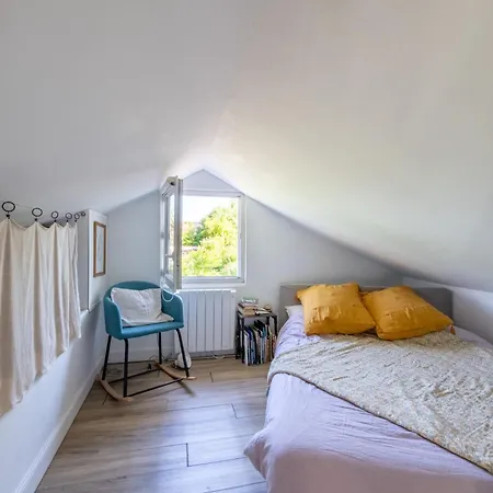 Maison Typique Avec Jardin, Proche Pont De Pierre Holiday home