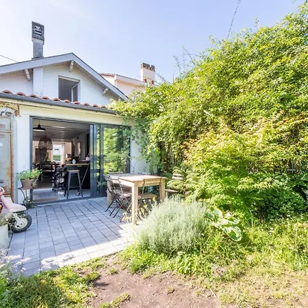Maison Typique Avec Jardin, Proche Pont De Pierre Holiday home Bordeaux