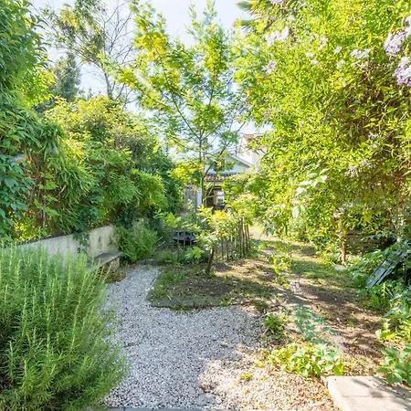 Maison Typique Avec Jardin, Proche Pont De Pierre